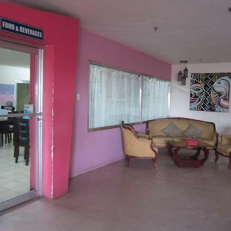 Middle Town Inn Bacolod Dış mekan fotoğraf